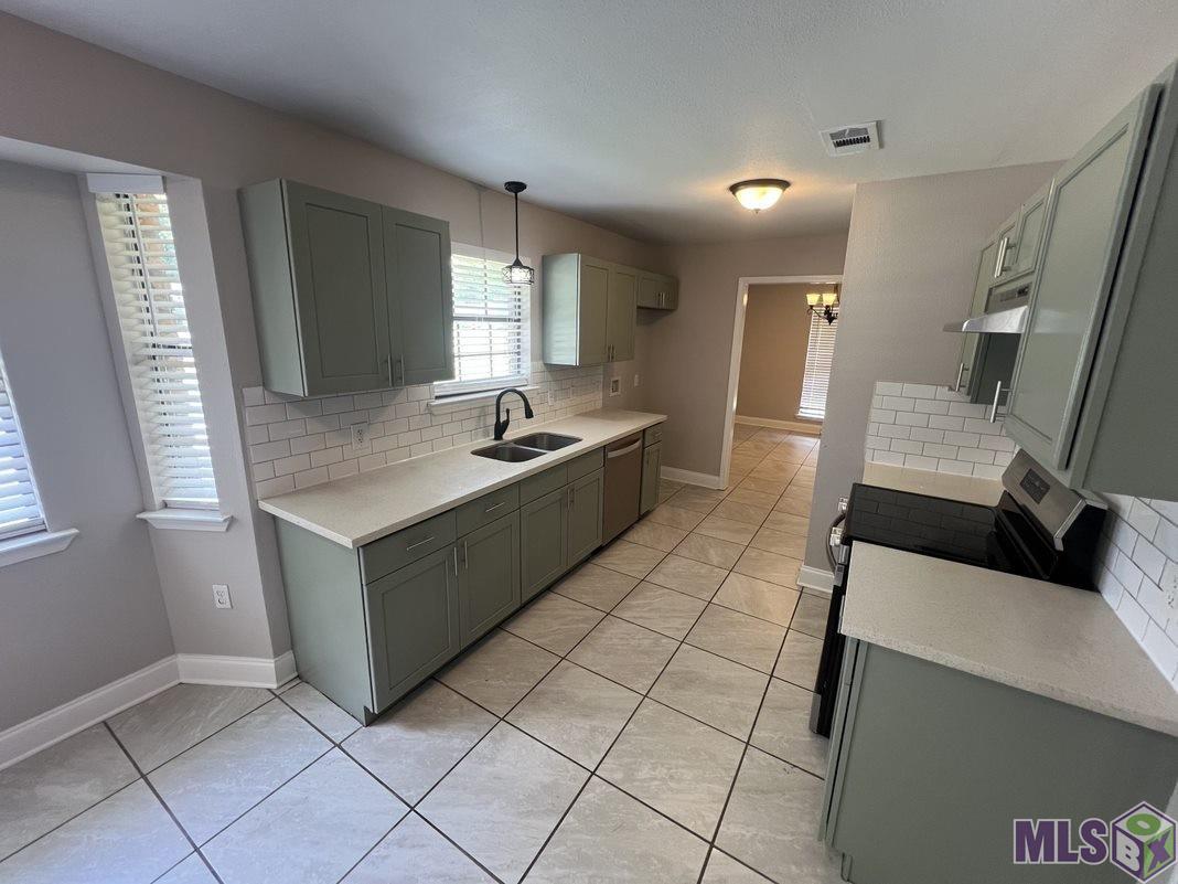 2530 Chantulane Avenue Denham Springs, LA 70726 - Photo 3 of 4