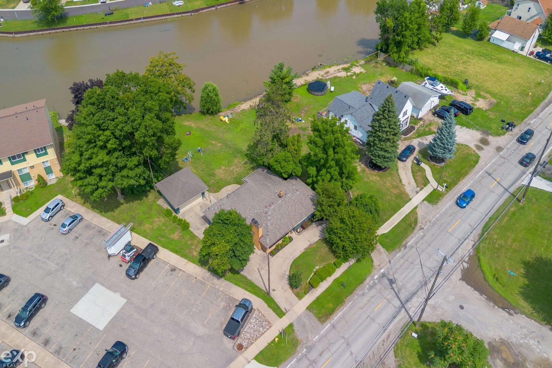 137 Rathbone Street Mount Clemens, MI 48043 - Photo 32 of 32 50183586-c0870201-e021-4ad8-af3c-7f6f66ecca14.JPG