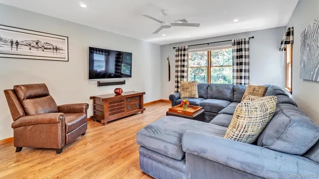 $995,000 | 181 Landing Lane, Baiting Hollow, NY 11933