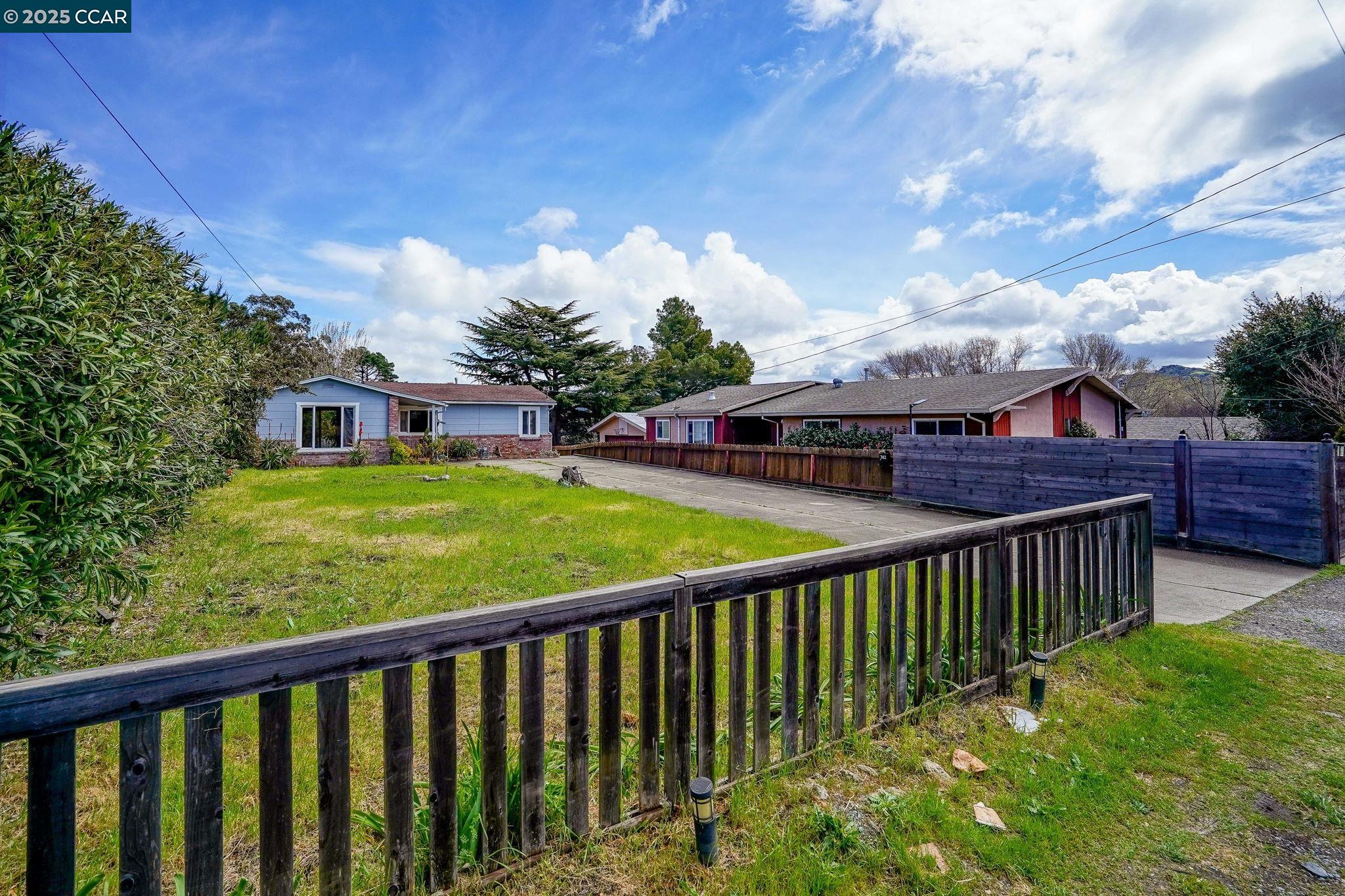742 La Paloma Road El Sobrante, CA 94803 - Photo 3 of 24