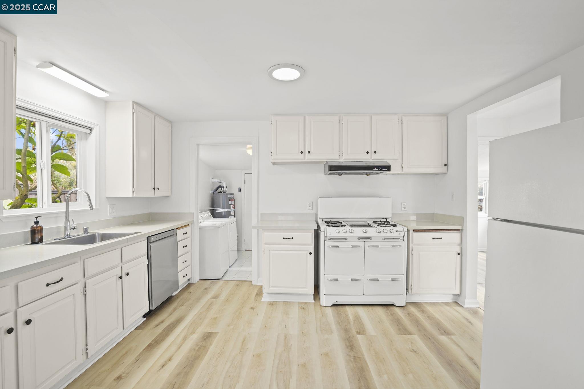 742 La Paloma Road El Sobrante, CA 94803 - Photo 10 of 24