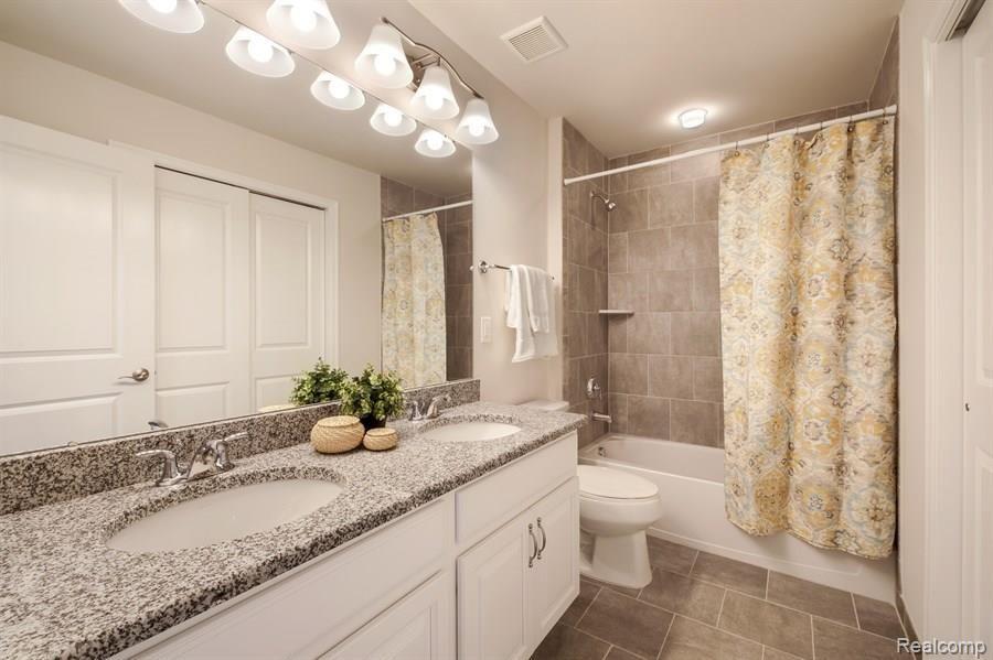 42772 Cardinal Way, Unit 54 Novi, MI 48375 - Photo 10 of 11 vht_viewer_9.jpg