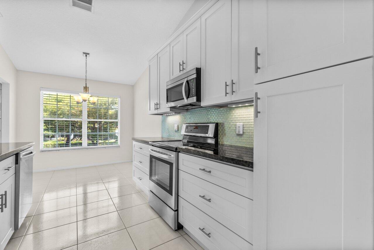17050 Emile Street, Unit 6 Boca Raton, FL 33487 - Photo 11 of 27 011-17050EmileStreet-BocaRaton-FL-33487-