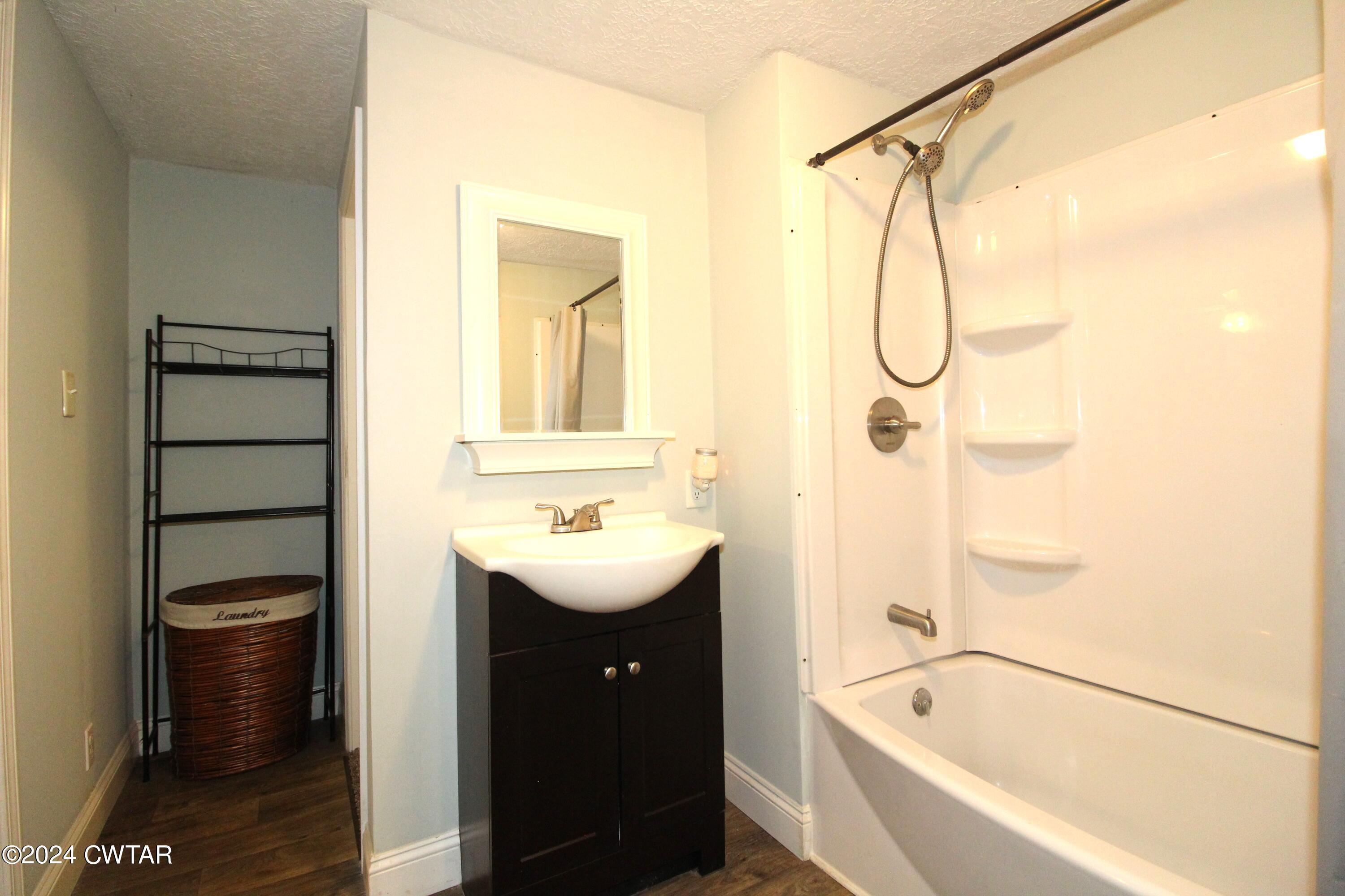 33 Hughes Loop Milan, TN 38358 - Photo 17 of 25 Bathroom