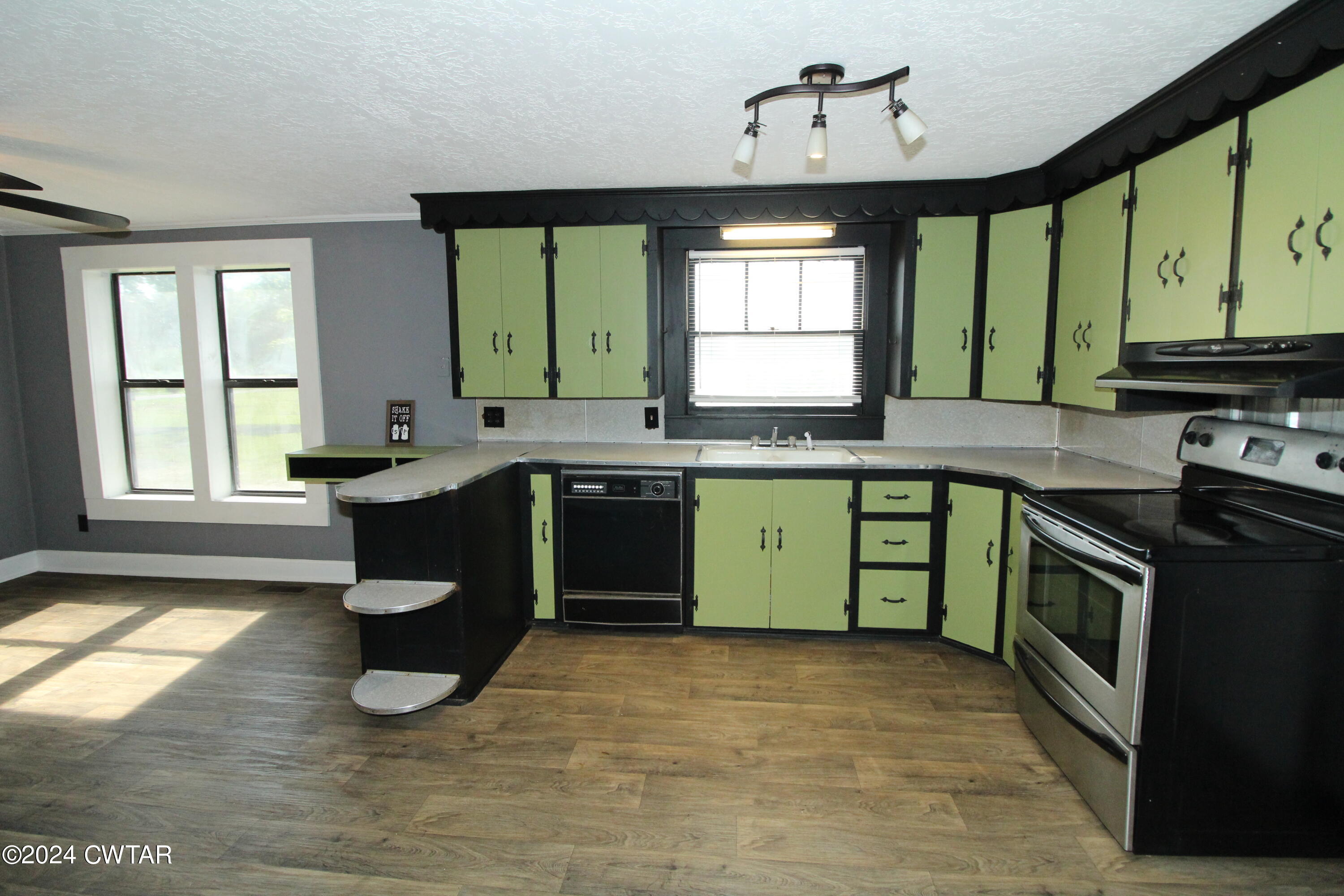 33 Hughes Loop Milan, TN 38358 - Photo 2 of 25 Kitchen