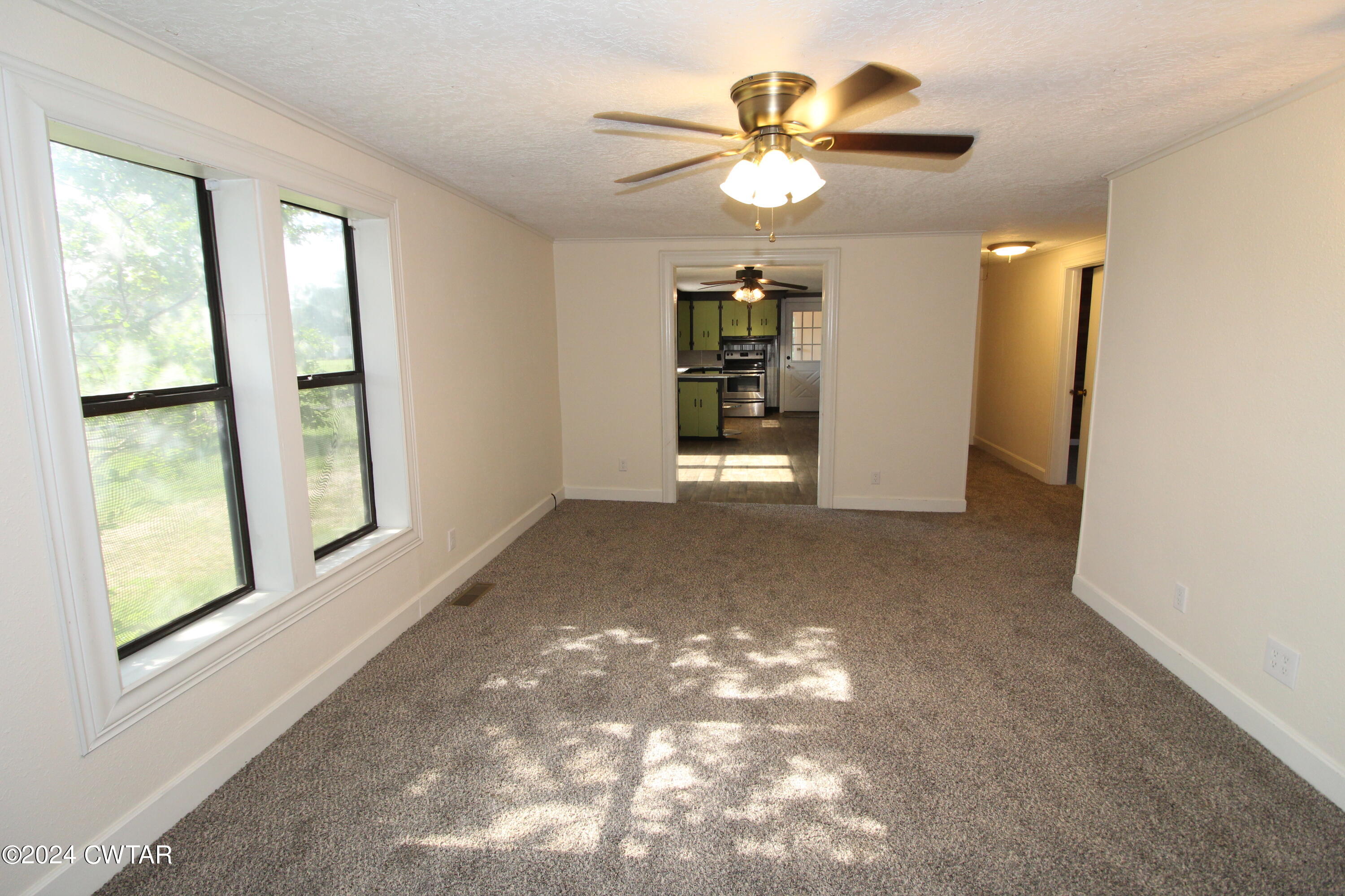 33 Hughes Loop Milan, TN 38358 - Photo 8 of 25 Living Room