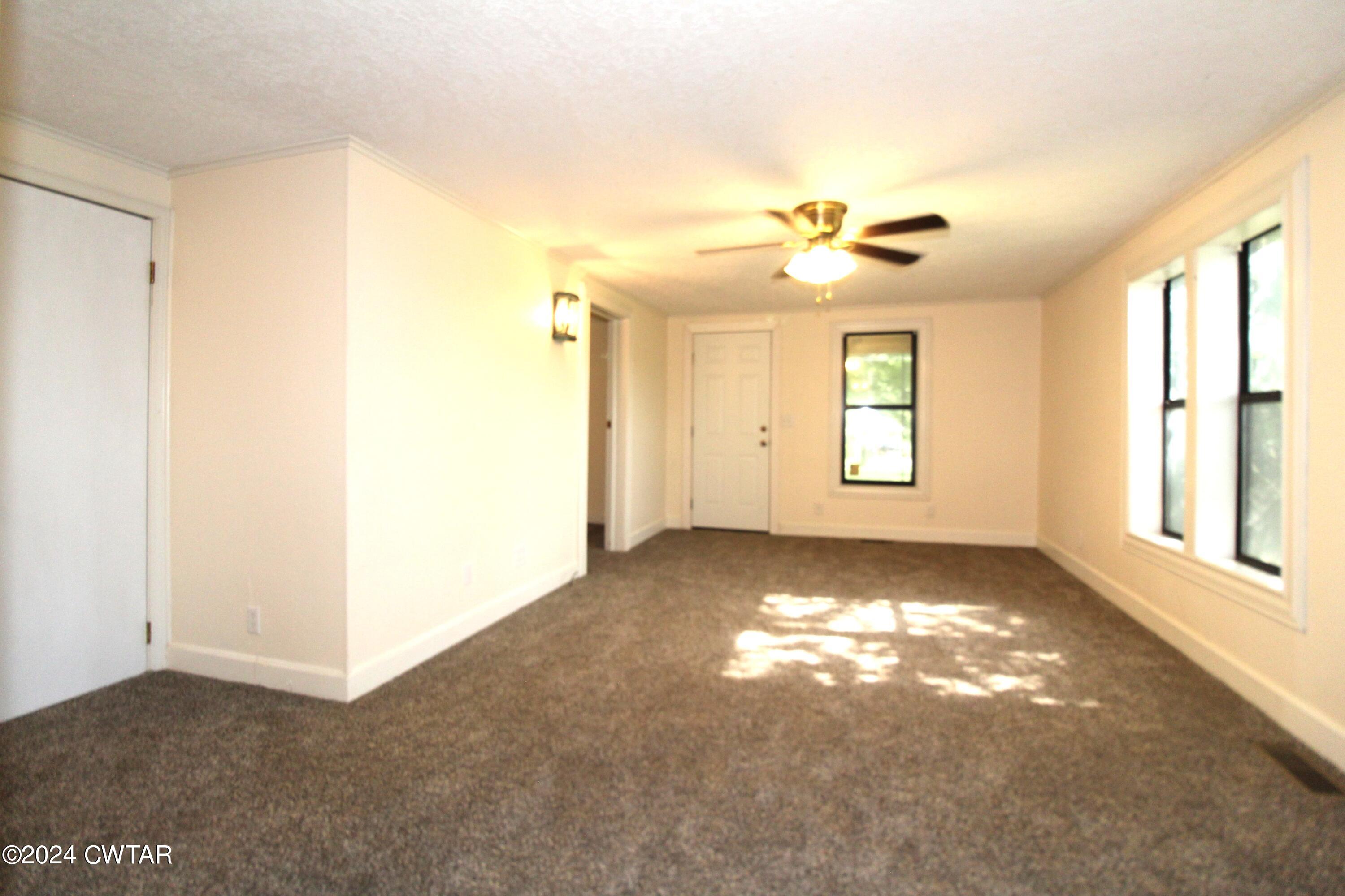 33 Hughes Loop Milan, TN 38358 - Photo 9 of 25 Living Room