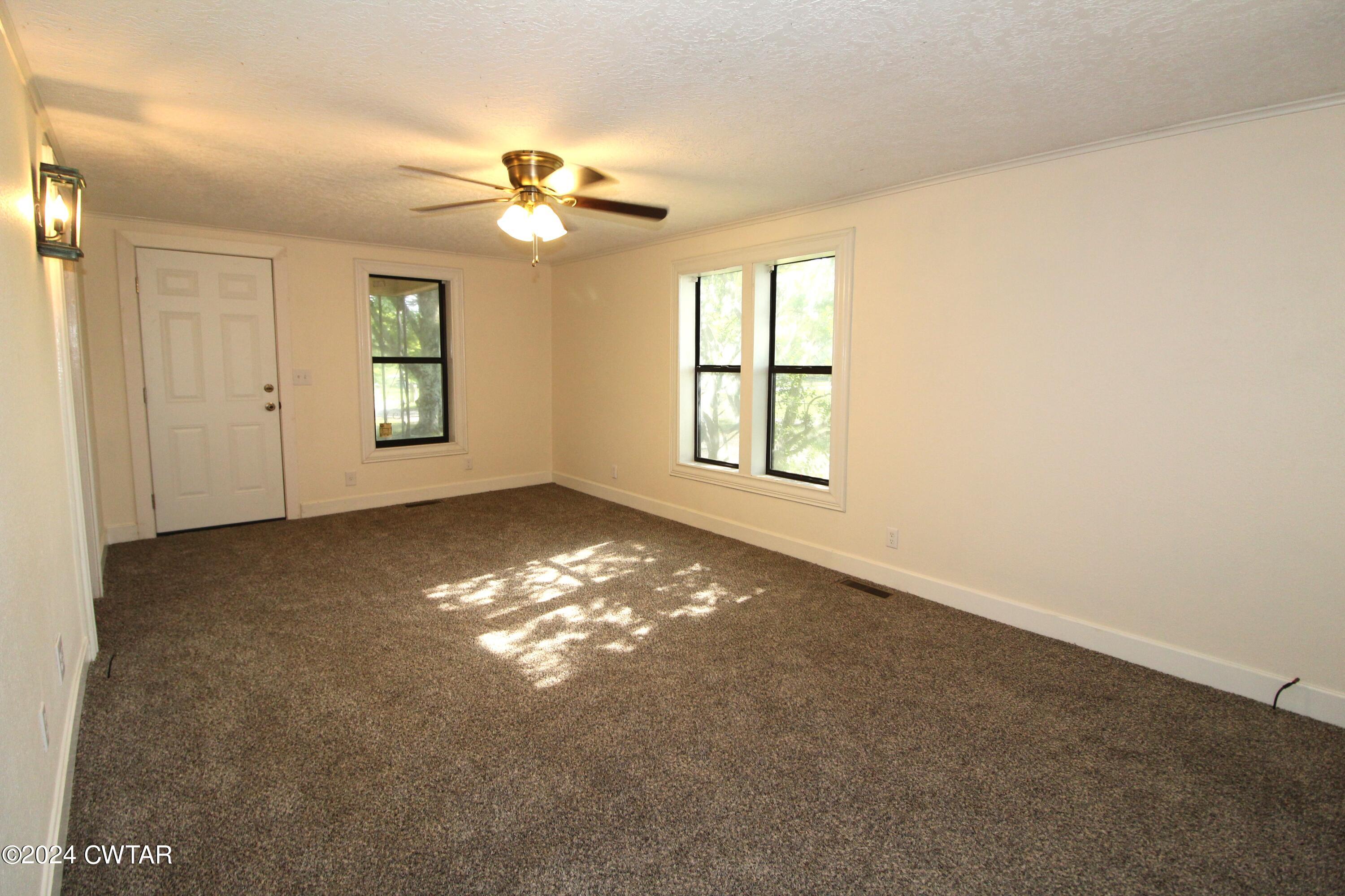 33 Hughes Loop Milan, TN 38358 - Photo 10 of 25 Living Room