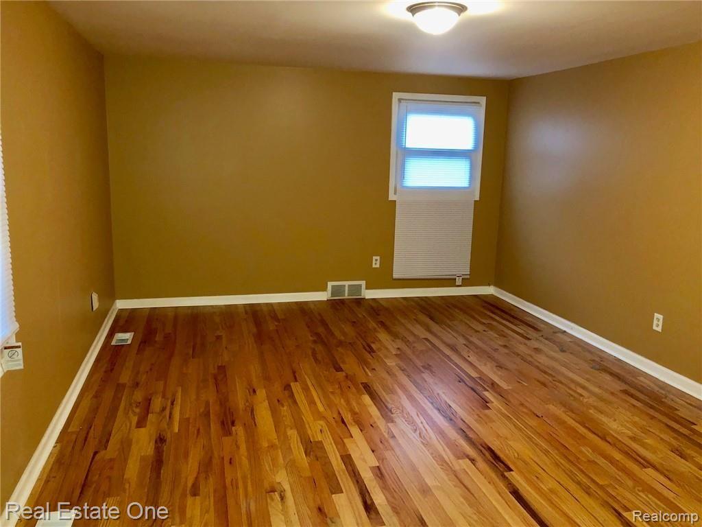 35687 Johnstown Road Farmington Hills, MI 48335 - Photo 8 of 22