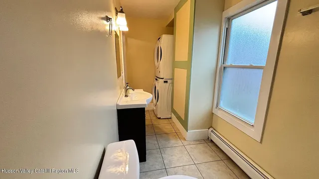 $2,150 | 30 8th Street, Unit 1, Hudson, NY 12534