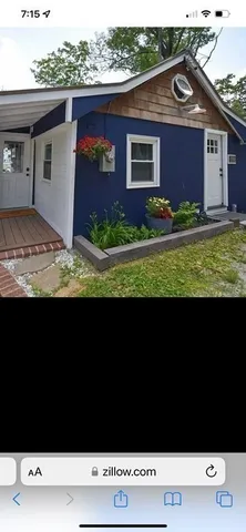 a view of a front of house with a yard