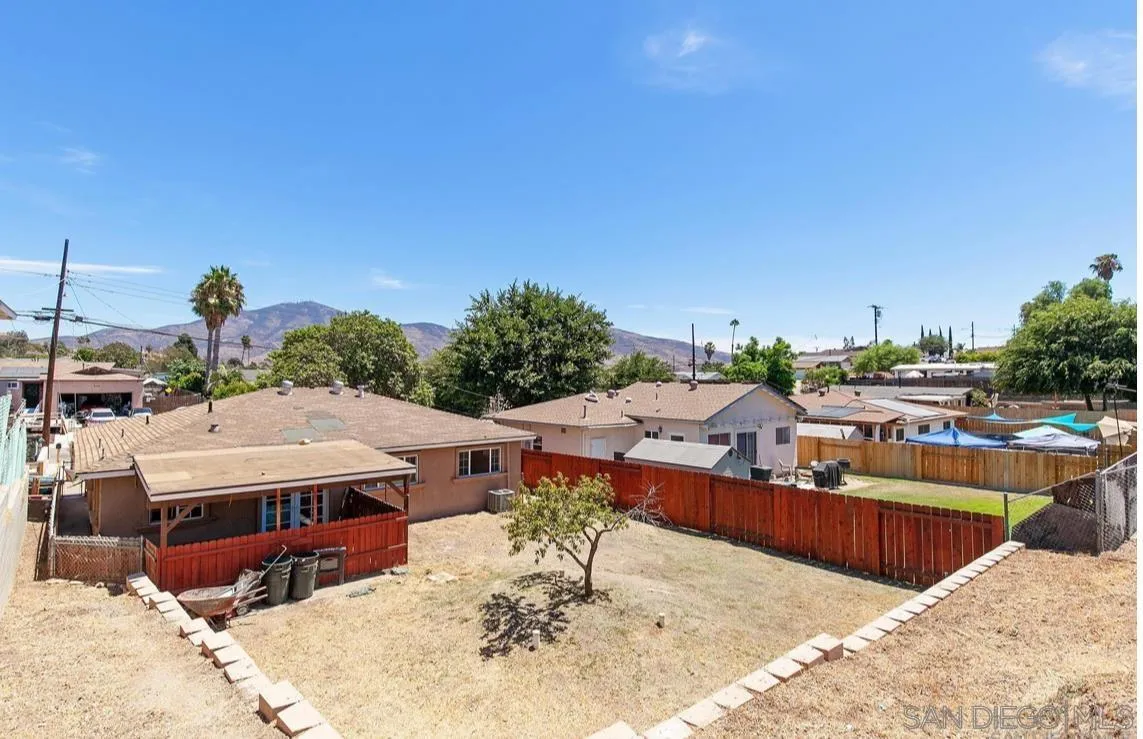 834 Maria Avenue Spring Valley, CA 91977 - Photo 5 of 15