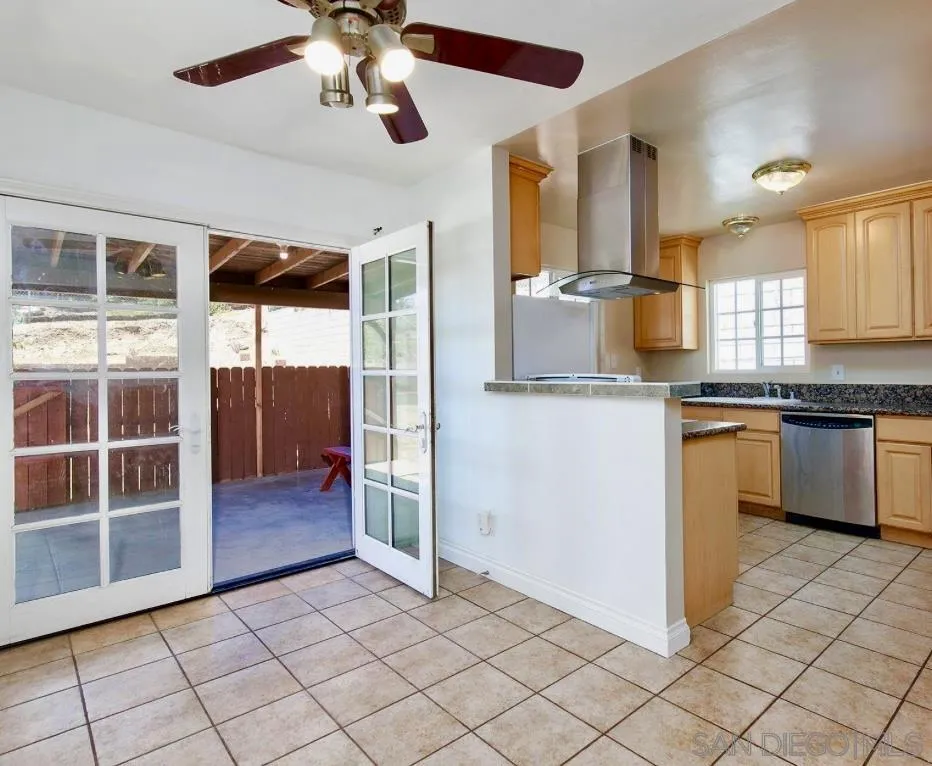 834 Maria Avenue Spring Valley, CA 91977 - Photo 6 of 15