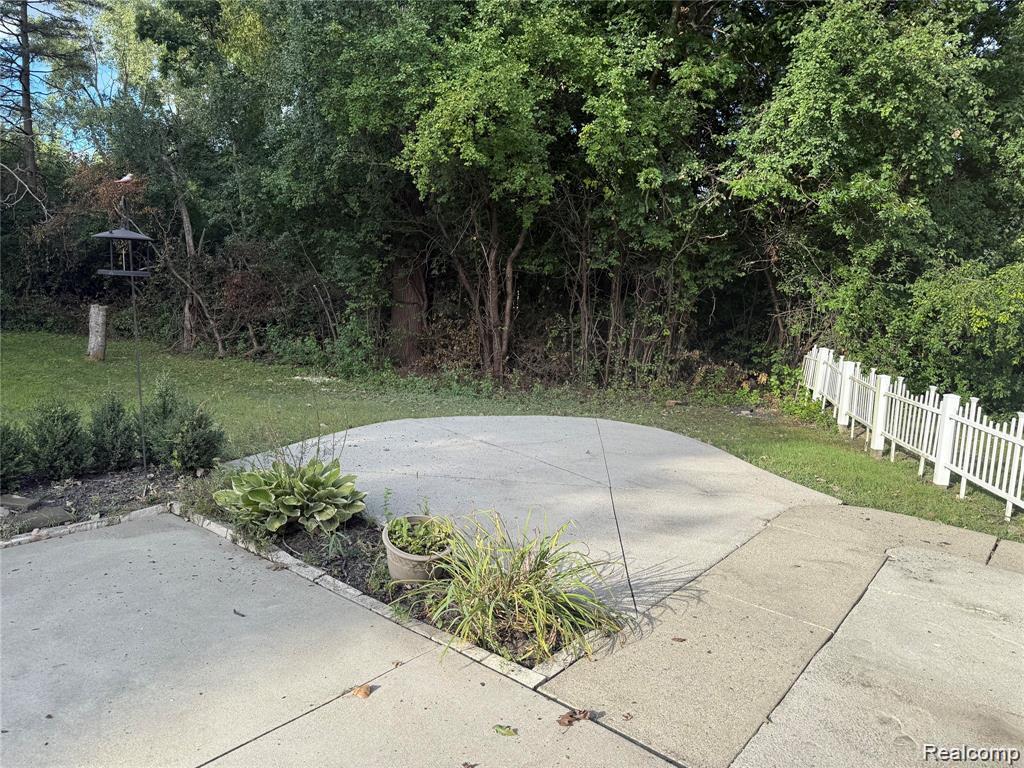 43038 Hanford Road Canton, MI 48187 - Photo 6 of 36 6.jpg