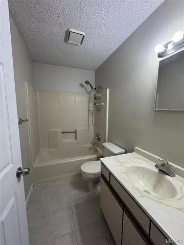 $895 | 106 Osterhage Drive, Unit B, Waterloo, IL 62298