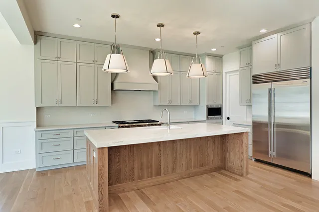 $1,999,000 | 1060 Cedar Lane, Northbrook, IL 60062