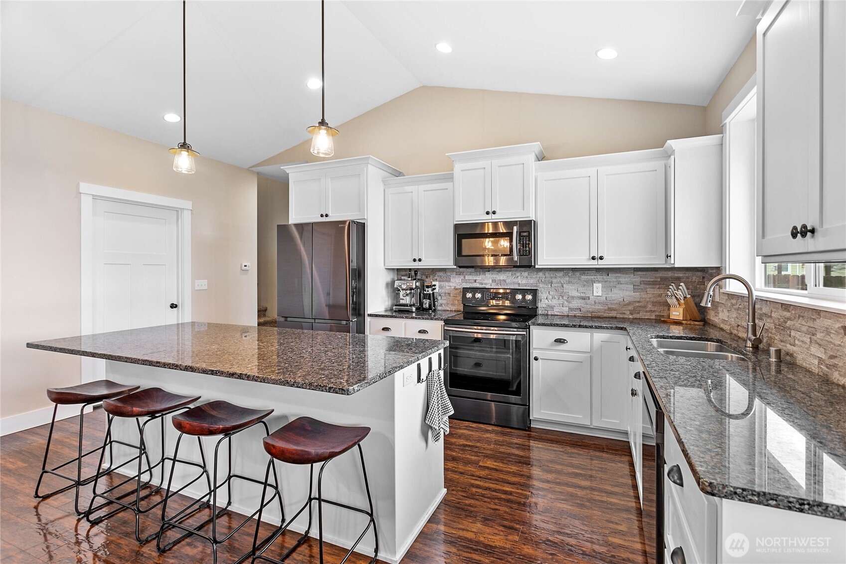 715 Red Maple Loop Everson, WA 98247 - Photo 9 of 38