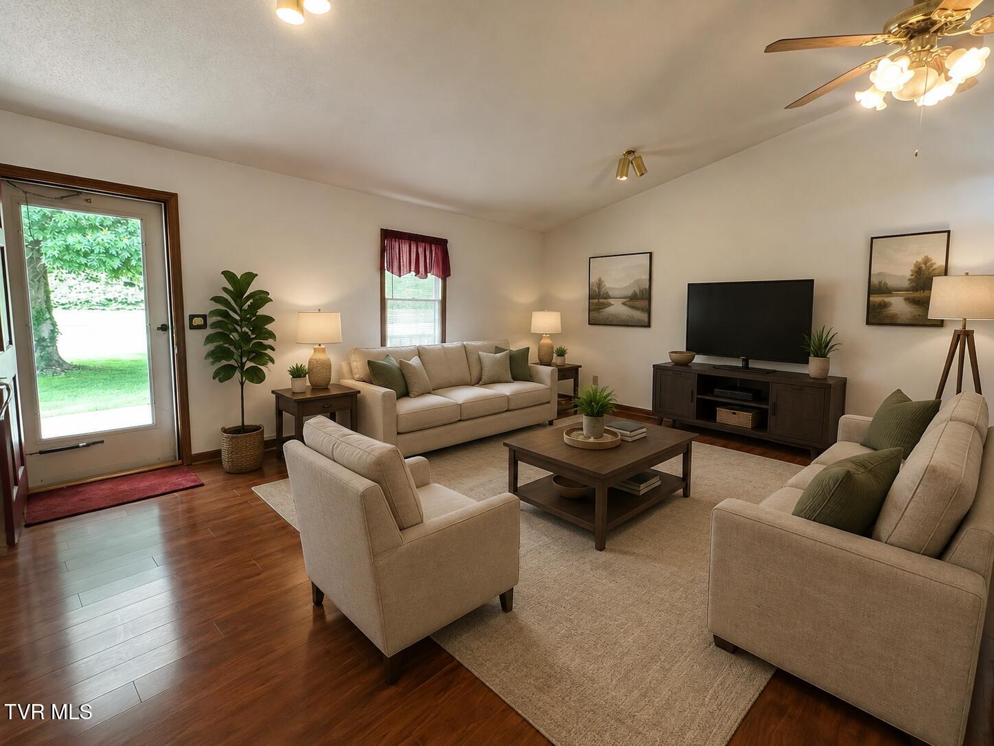 1726 Old Tusculum Road Greeneville, TN 37745 - Photo 26 of 56 tusc living rm