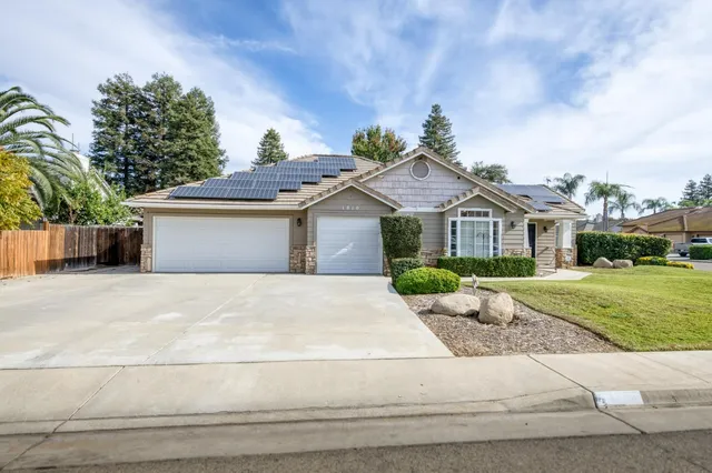 $390,000 | 1810 North Jasmine Avenue, Reedley, CA 93654