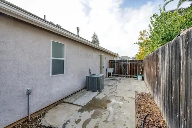 $390,000 | 1810 North Jasmine Avenue, Reedley, CA 93654