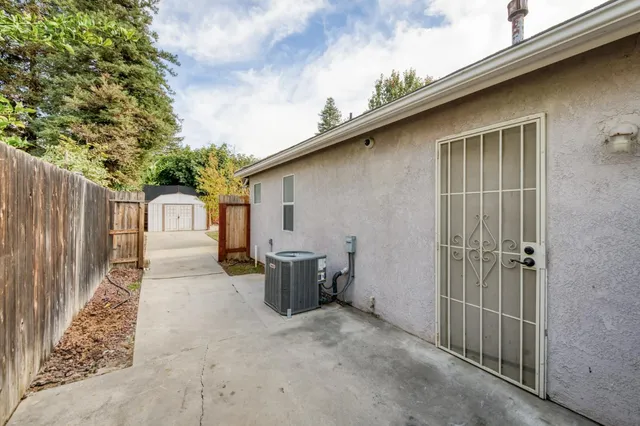 $390,000 | 1810 North Jasmine Avenue, Reedley, CA 93654