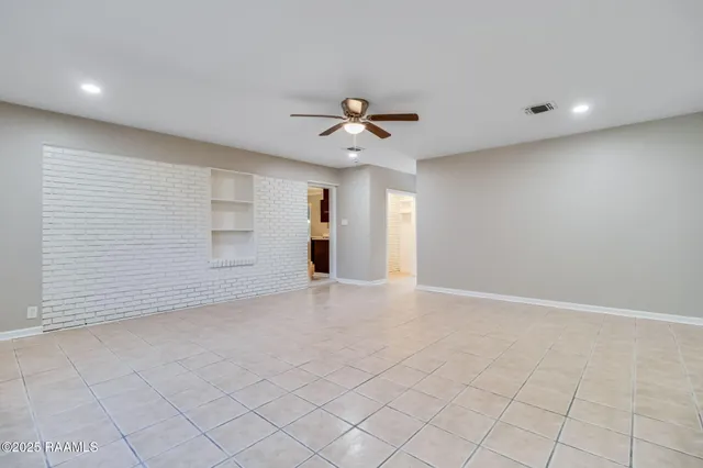 $205,000 | 329 Alice Drive, Lafayette, LA 70503