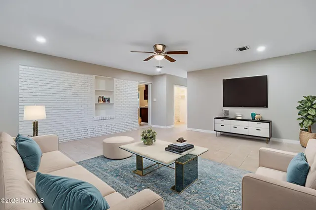 $205,000 | 329 Alice Drive, Lafayette, LA 70503