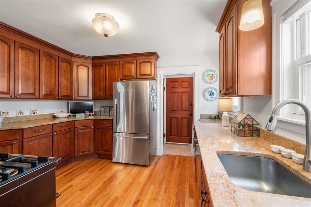 41 Governor Winthrop Road, Unit 1 Somerville, MA 02145 - Photo 17 of 20