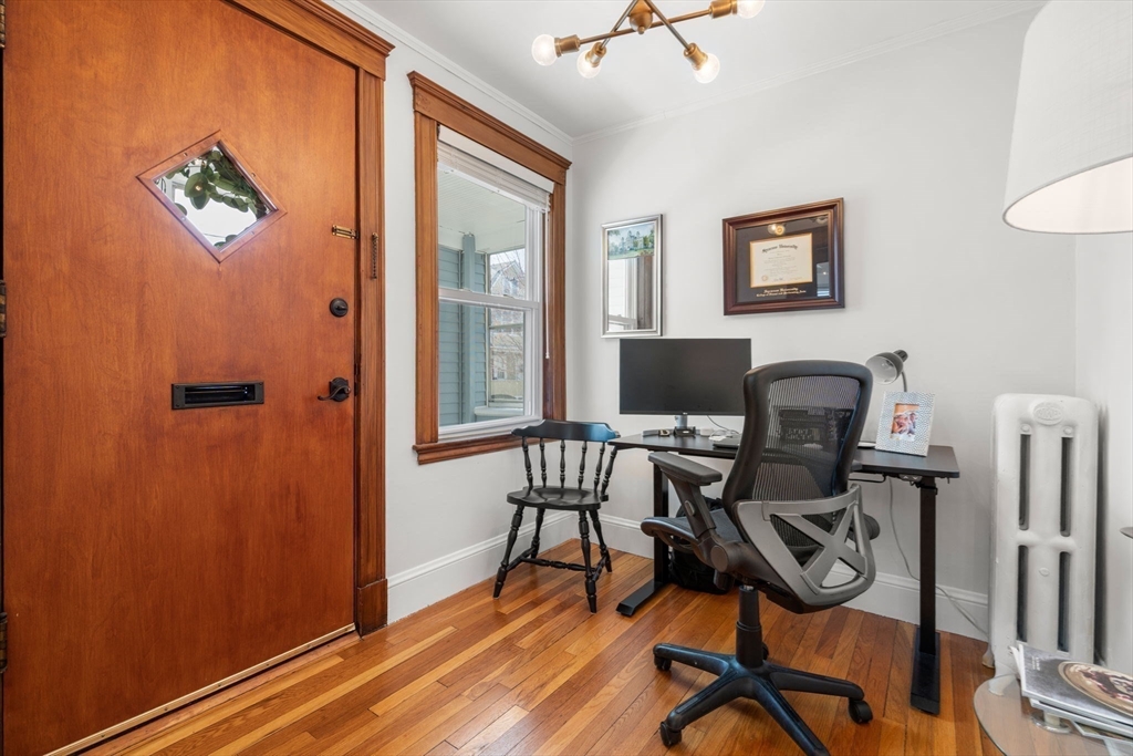 41 Governor Winthrop Road, Unit 1 Somerville, MA 02145 - Photo 4 of 20