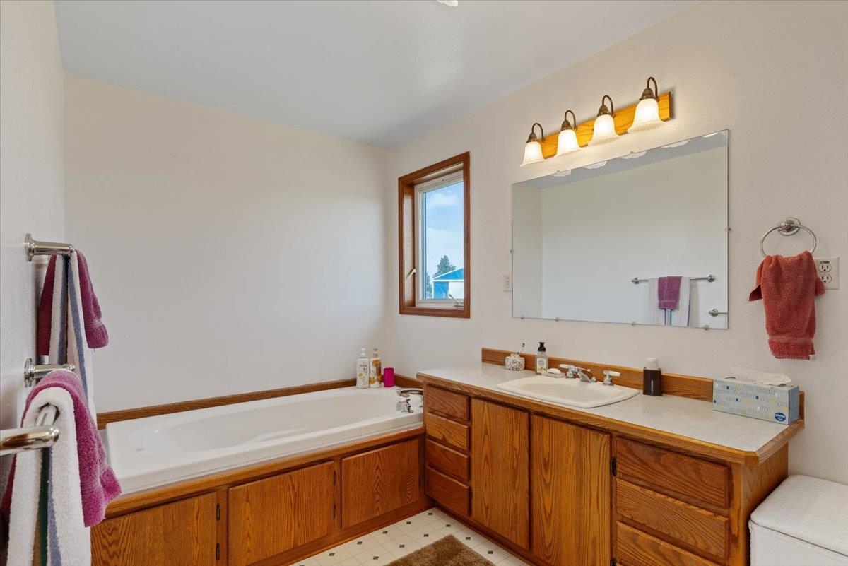 20328 West Jacobs Road Spokane, WA 99224 - Photo 14 of 36