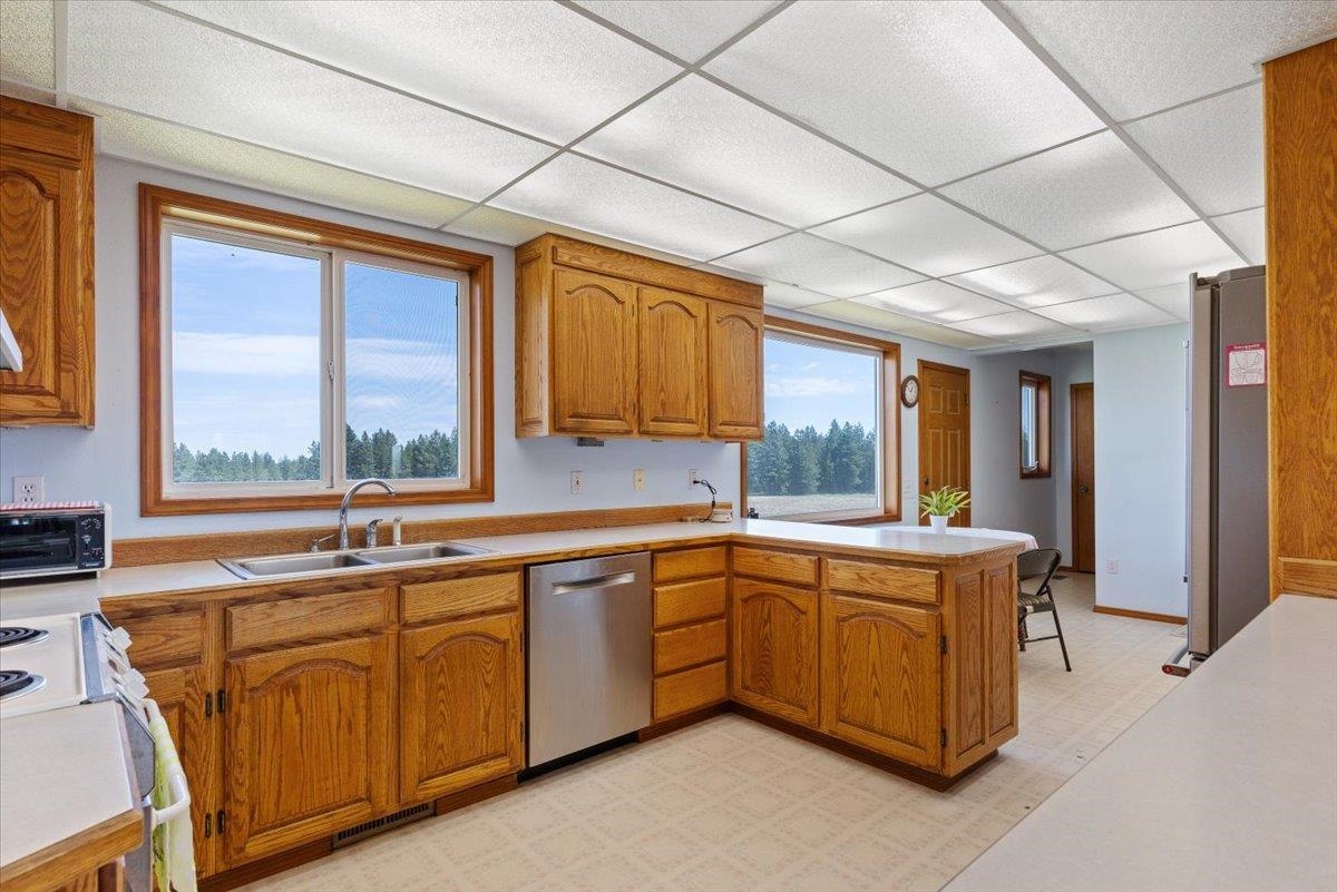 20328 West Jacobs Road Spokane, WA 99224 - Photo 8 of 36