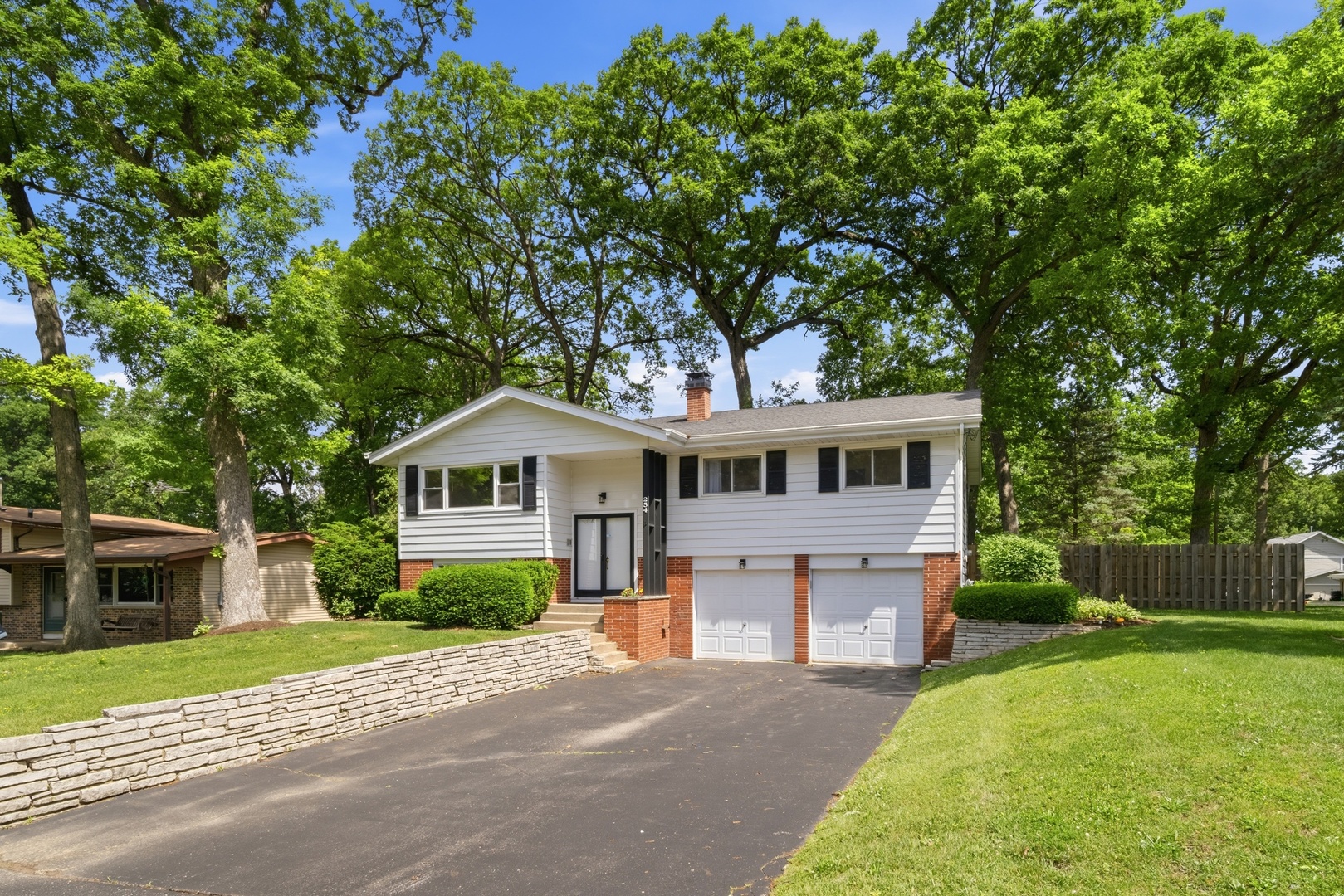 254 Dunbar Road Mundelein, IL 60060 - Photo 1 of 20