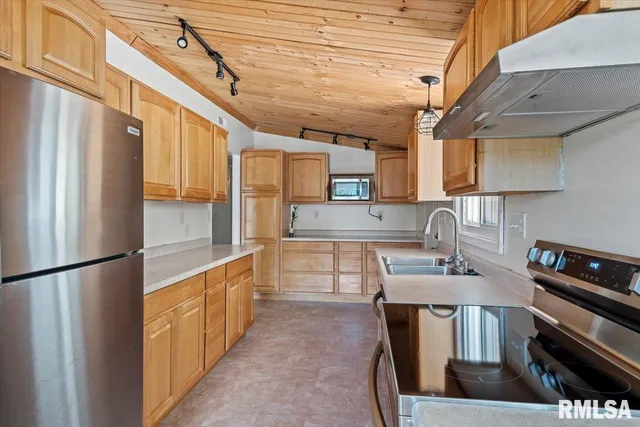 $239,000 | 17279 River View Road, Petersburg, IL 62675