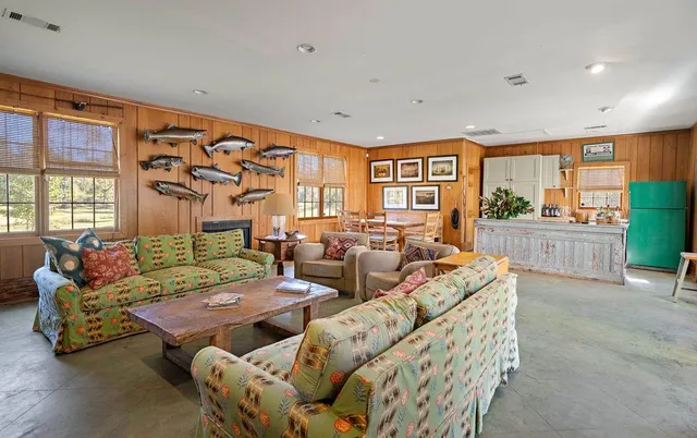 $1,049,000 | 10296 Highway 190, Hammond, LA 70403