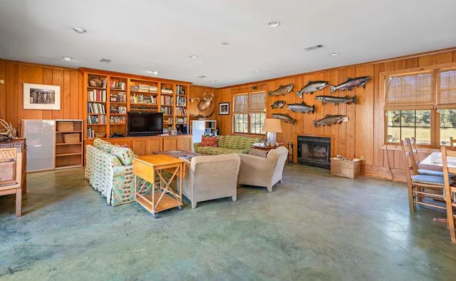 $1,049,000 | 10296 Highway 190, Hammond, LA 70403