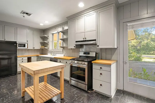 $1,049,000 | 10296 Highway 190, Hammond, LA 70403