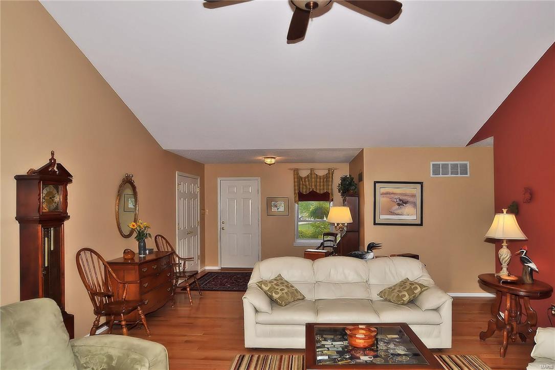 943 Hemingway Lane Weldon Spring, MO 63304 - Photo 2 of 20