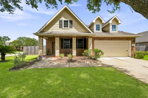 $370,000 | 125 Avery Springs Lane, Dickinson, TX 77539