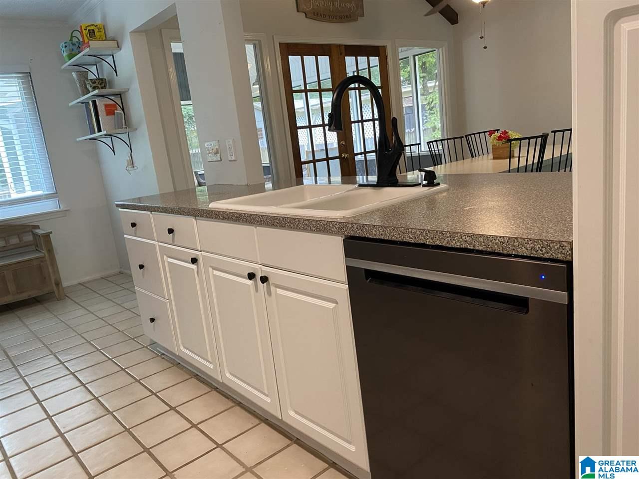 916 Colonial Drive Alabaster, AL 35007 - Photo 11 of 36