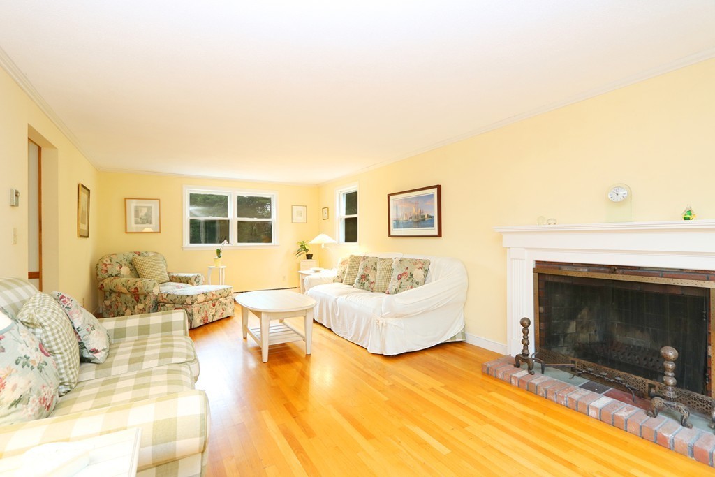 274 Hardy Pond Road Waltham, MA 02451 - Photo 3 of 12