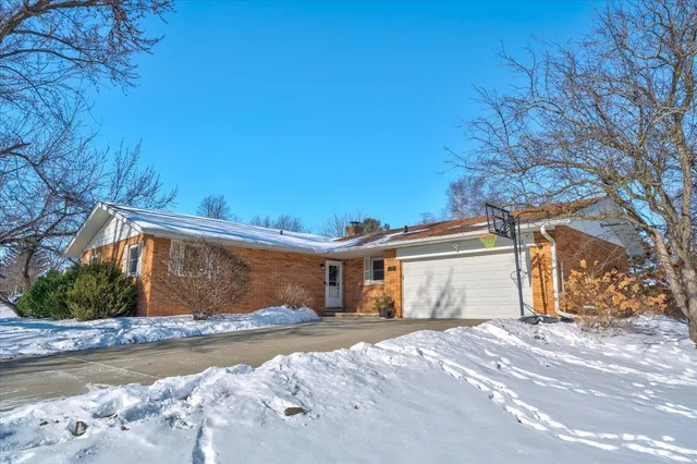 $450,000 | 2718 Hilltop Drive, Sun Prairie, WI 53590