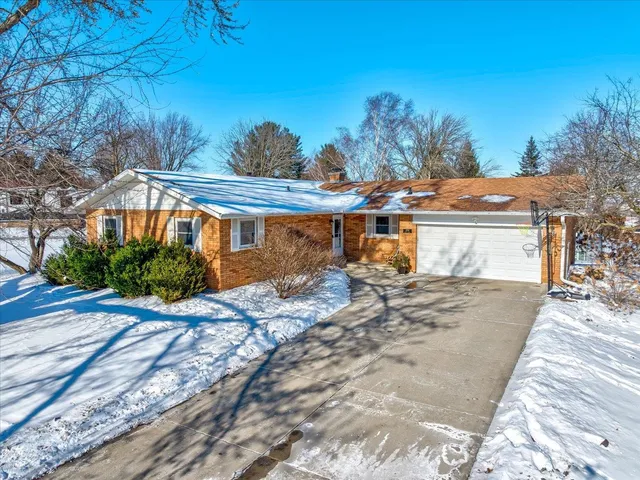 $450,000 | 2718 Hilltop Drive, Sun Prairie, WI 53590
