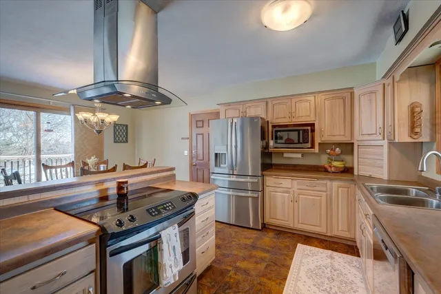 $450,000 | 2718 Hilltop Drive, Sun Prairie, WI 53590