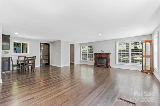 $355,000 | 425 Lyndhurst Drive, Hendersonville, NC 28791