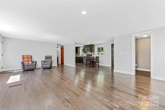 $355,000 | 425 Lyndhurst Drive, Hendersonville, NC 28791