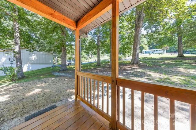 $355,000 | 425 Lyndhurst Drive, Hendersonville, NC 28791