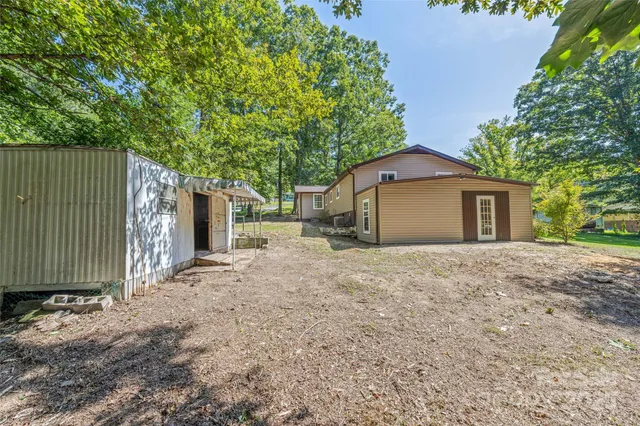 $355,000 | 425 Lyndhurst Drive, Hendersonville, NC 28791