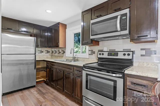 $355,000 | 425 Lyndhurst Drive, Hendersonville, NC 28791