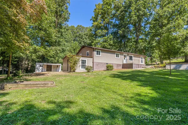 $355,000 | 425 Lyndhurst Drive, Hendersonville, NC 28791