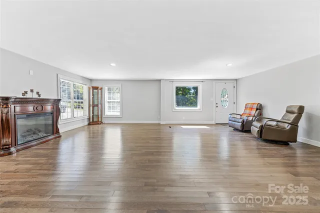 $355,000 | 425 Lyndhurst Drive, Hendersonville, NC 28791